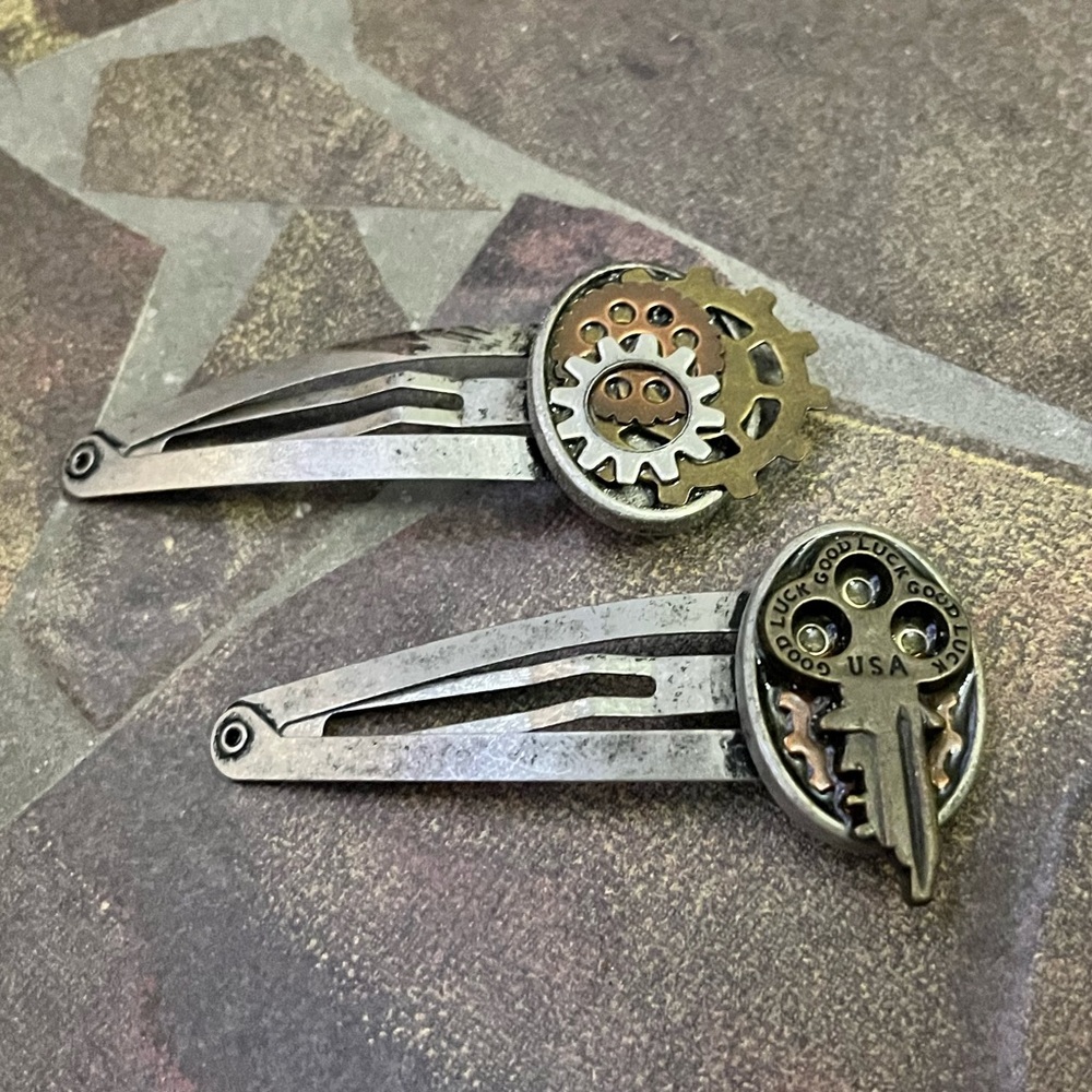 NWOT STEAMPUNK HAIR CLIPS